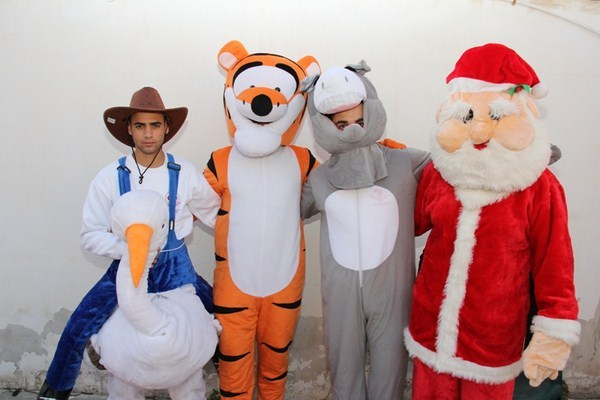 بالفيديو: الآلاف في الكرنفال والاستعراض الكشفي بمناسبة عيد الميلاد في مدينة يافا